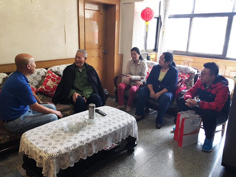 1533709519262838.jpg 促膝交流.jpg