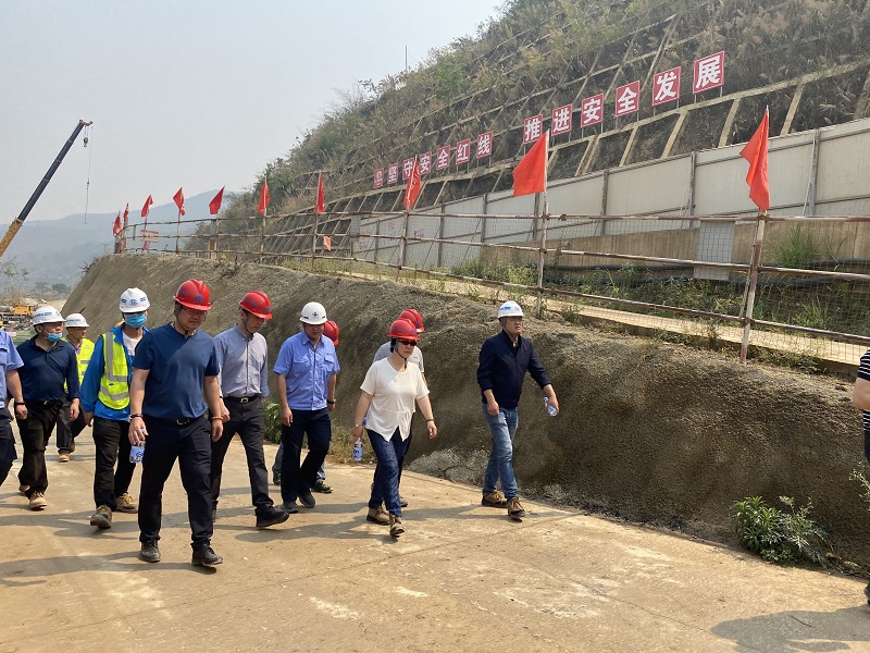 1585301637323039.jpg 實地查看6#承臺.jpg