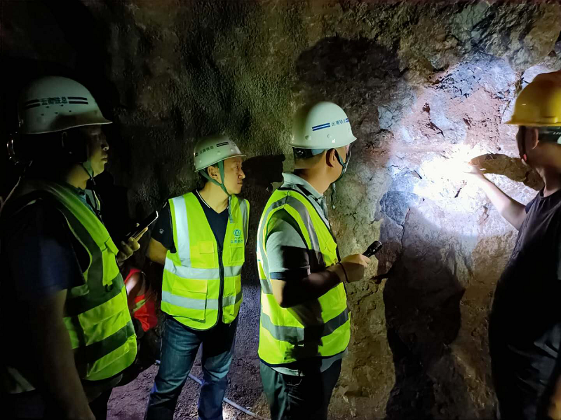 1595583958289060.png 李榮峰到三直管建水片區(qū)項(xiàng)目部檢查指導(dǎo)工作.png