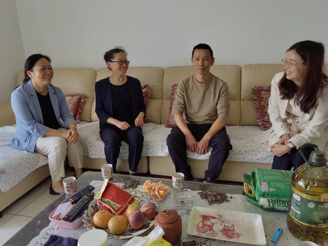 1653007742967342.jpg 2022-05-19-趙艷波走訪慰問公司解困脫困職工.jpg