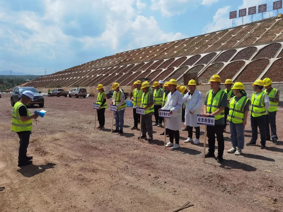 1653613831733814.jpg 2022-05-25-永大項(xiàng)目開展高空墜落事故暨消防安全應(yīng)急演練.jpg