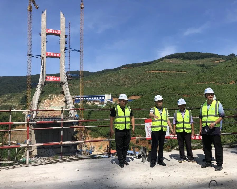 1659492033703999.jpg 李光正到景洪神秘谷大橋項目檢查.jpg