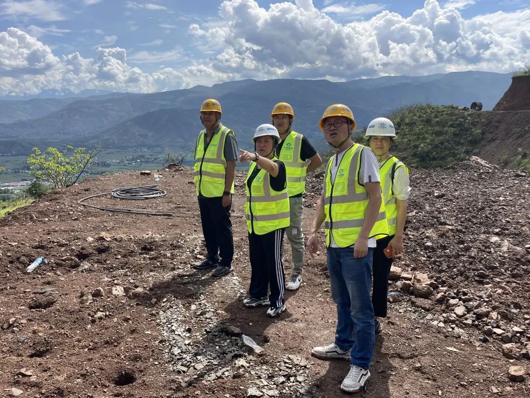 1659493308644248.jpg 公司工會到賓鶴高速公路項目開展“夏送清涼”慰問活動2.jpg