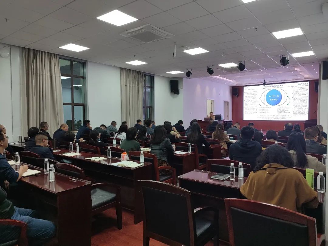 1667350906223296.jpg 2022-11-2-公司開展政府投資項目投融資相關(guān)政策解析與投融資模式的運(yùn)用專題培訓(xùn).jpg